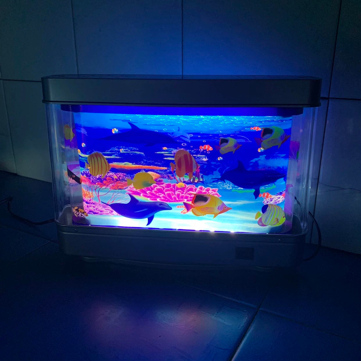 🐬 Dolphins & Tropical Fish 🐠 AeroGlyph™ USB Moving Aquarium Lamp | The Original Frutiger Aero Vibe | Y2K & Retro Sensory Light